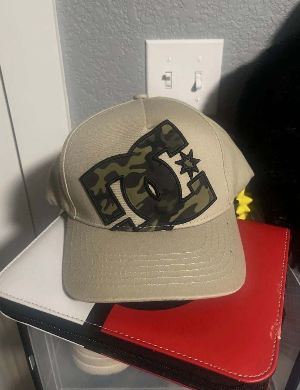 DC Shoes Ya Heard Snapback Cap in Beige with Camo Logo